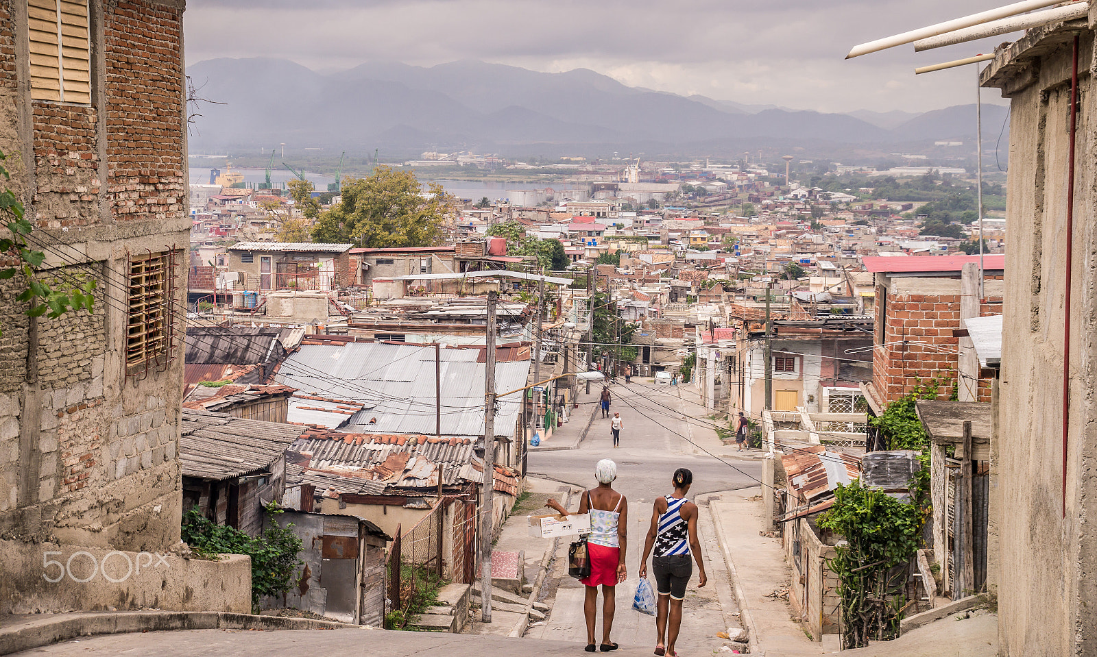 Sony DT 18-135mm F3.5-5.6 SAM sample photo. Street in santiago de cuba photography