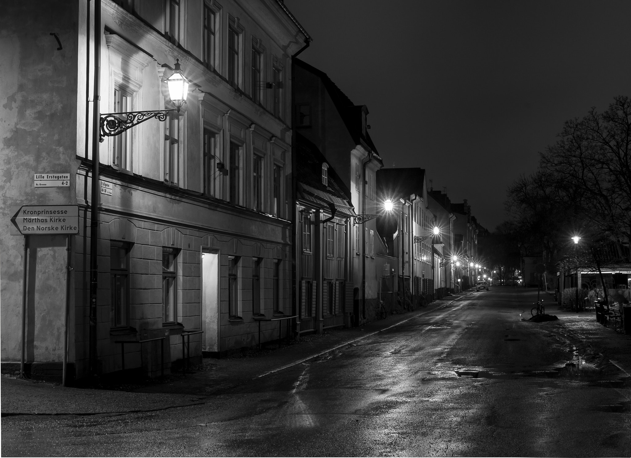 Nikon D700 + Nikon AF-S Nikkor 50mm F1.4G sample photo. Fjällgatan is this city's most beautiful street photography