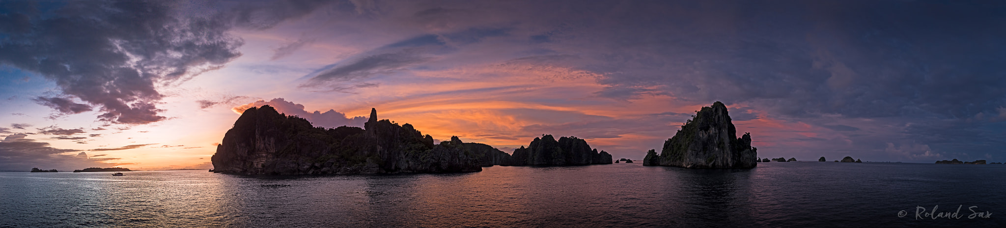 Nikon AF-S Nikkor 18-35mm F3.5-4.5G ED sample photo. Sunset in paradise photography