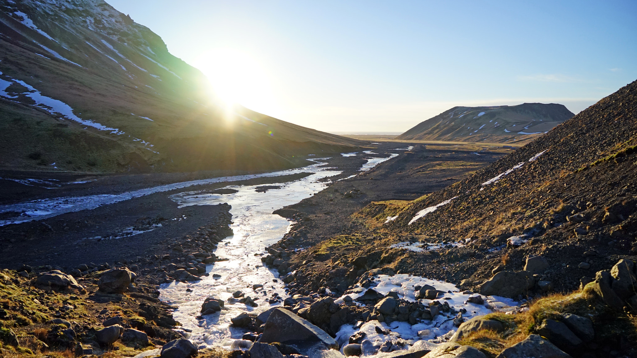 Sony a7 + Sony Vario Tessar T* FE 24-70mm F4 ZA OSS sample photo. Iceland sunset photography
