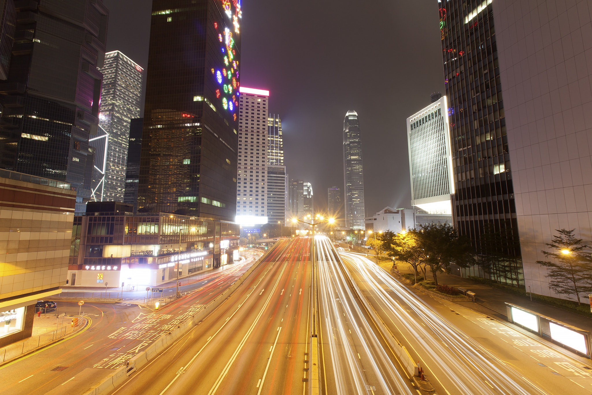 Canon EOS 5D Mark II + Canon EF 16-35mm F2.8L USM sample photo. Perfect night in hongkong photography