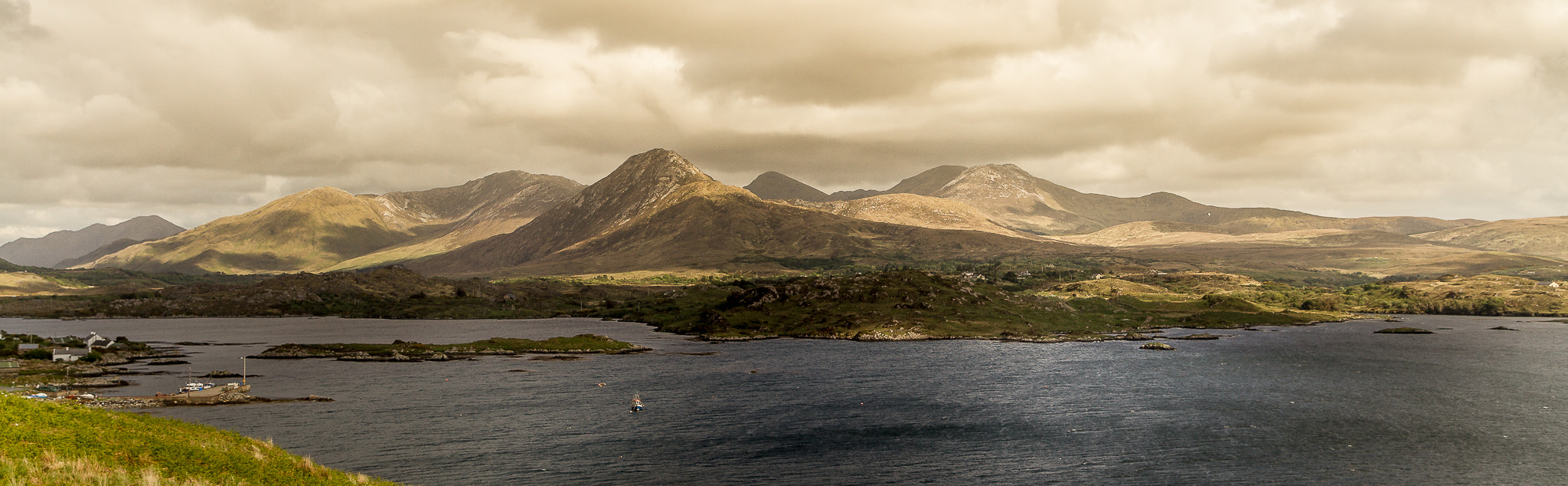 Tamron SP AF 17-50mm F2.8 XR Di II LD Aspherical (IF) sample photo. Connemara hills photography