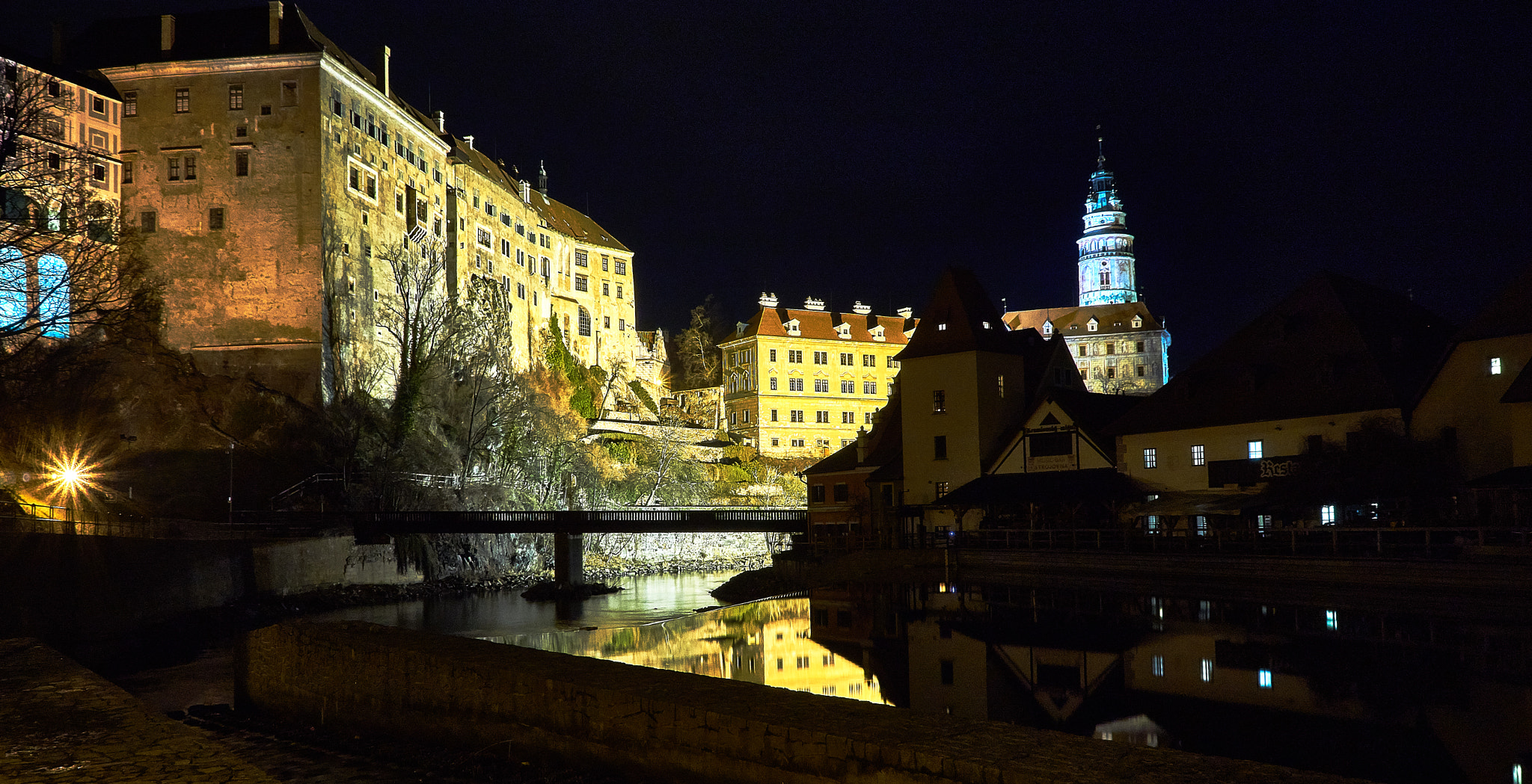 Sony E 18-55mm F3.5-5.6 OSS sample photo. Castle in Český krumlov photography