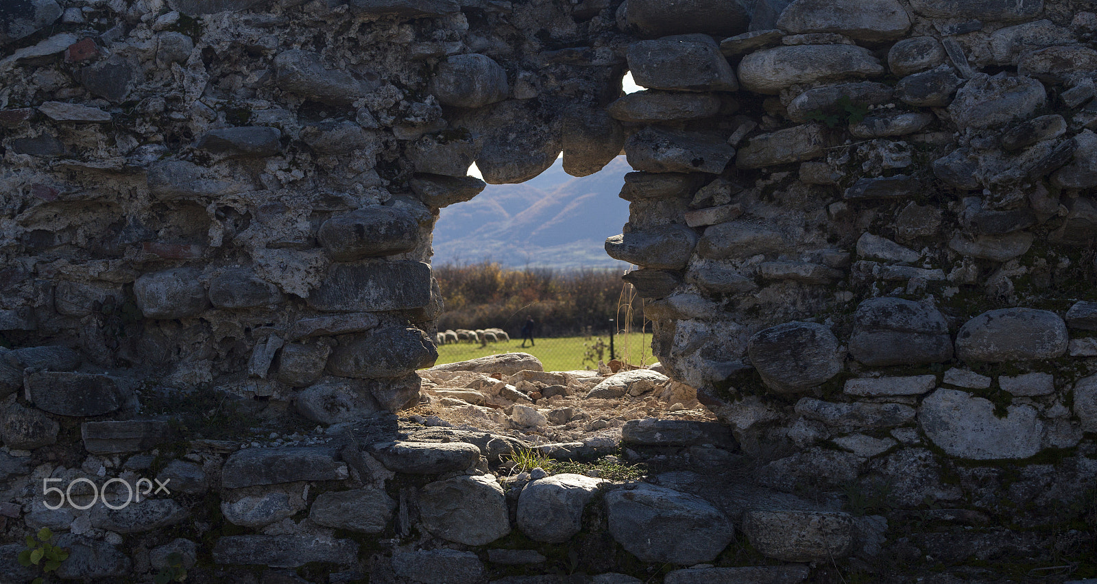 Canon EOS 5D Mark II + Canon EF 38-76mm f/4.5-5.6 sample photo. Window photography