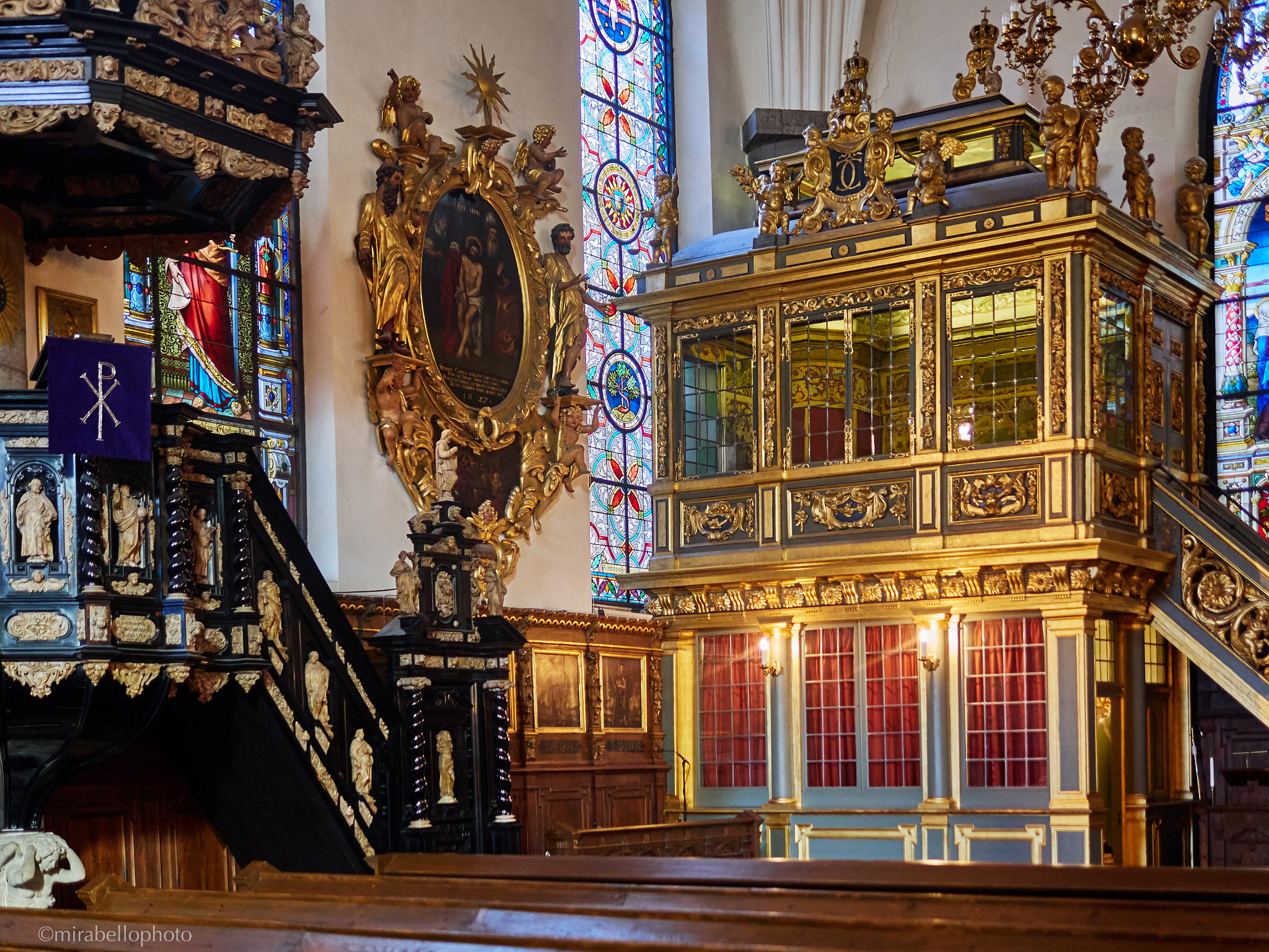 Olympus OM-D E-M5 + Panasonic LEICA DG SUMMILUX 25mm / F1.4 ASPH sample photo. The german church (st. gertrude's) - interior photography