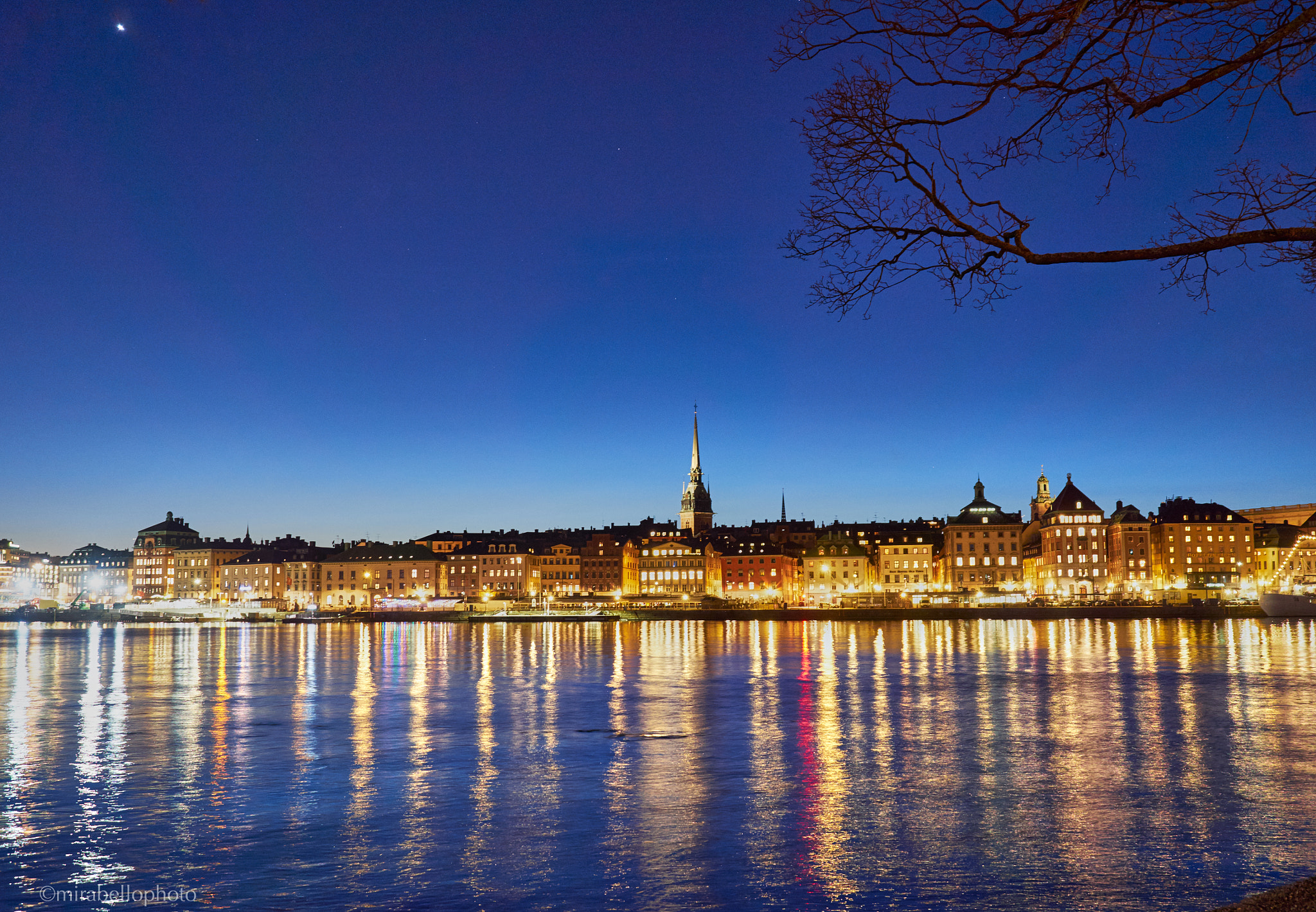 Olympus OM-D E-M5 sample photo. The blue hour, gamla stan photography