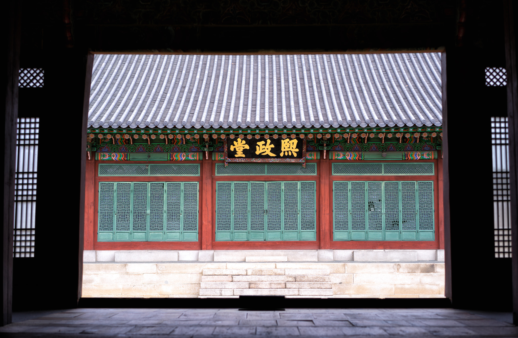 Sony a7R + Sony Sonnar T* FE 55mm F1.8 ZA sample photo. Korean palace photography