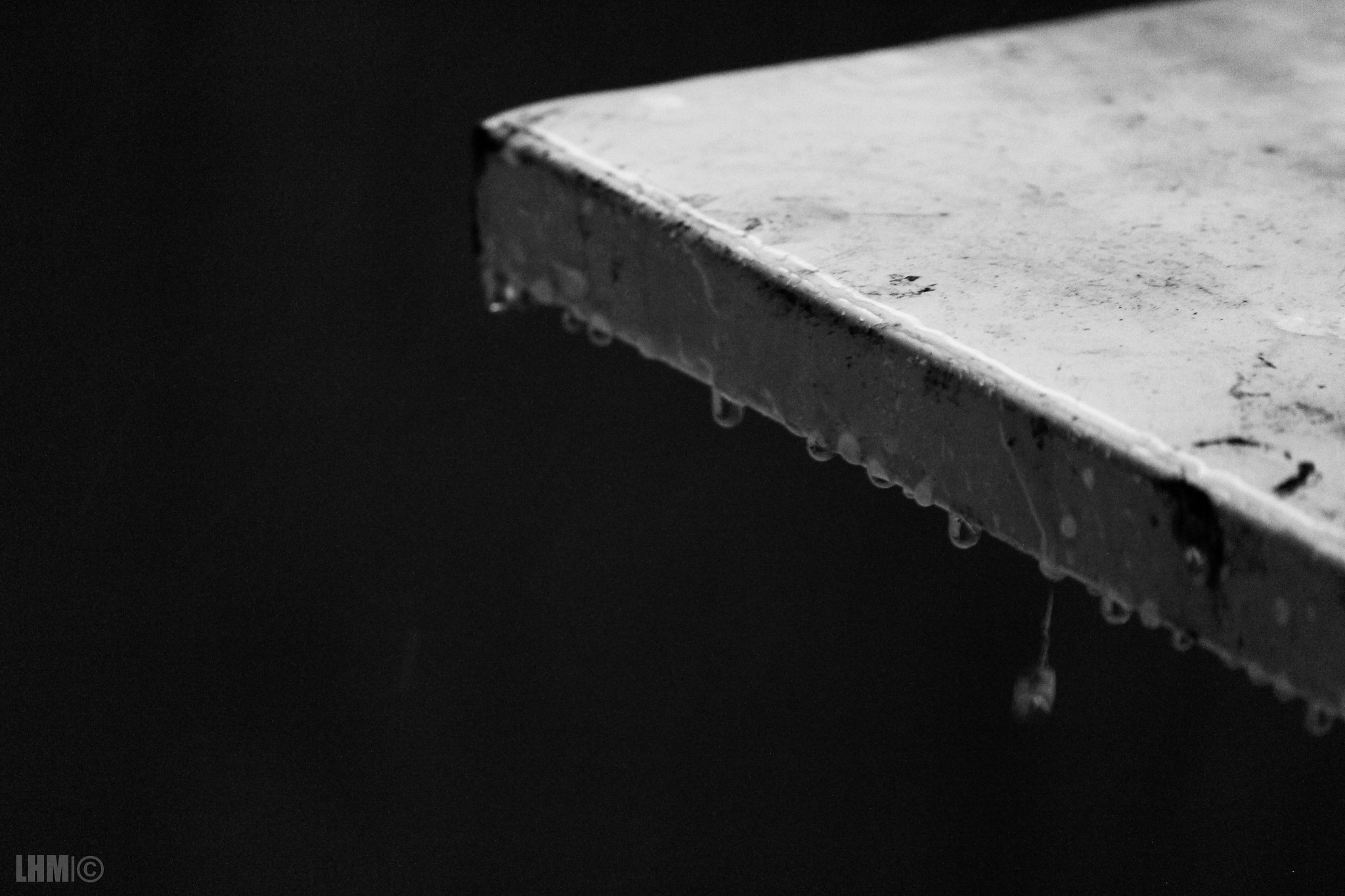 Canon EF-S 55-250mm F4-5.6 IS II sample photo. Bar table photography