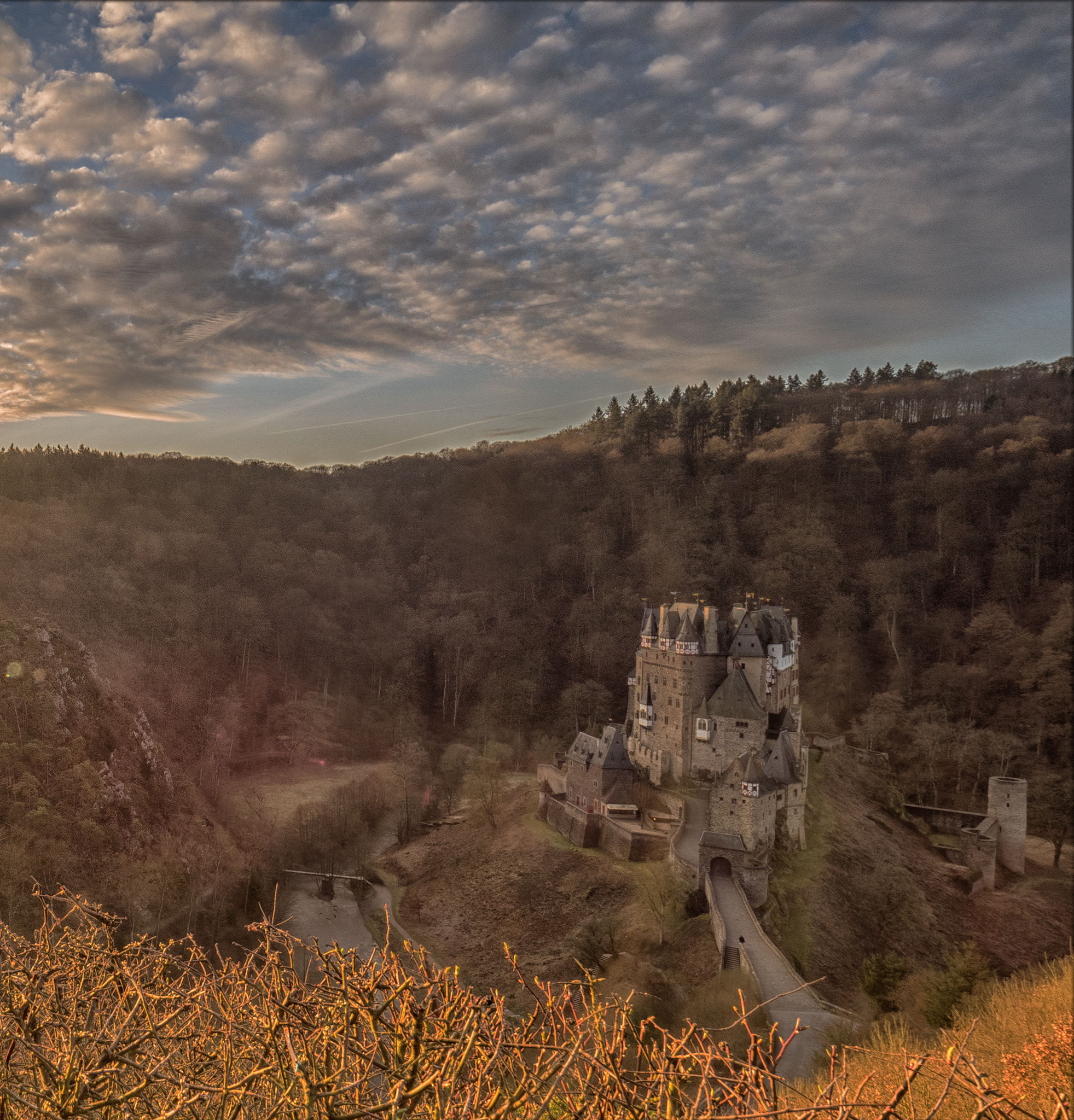 Olympus OM-D E-M5 II + Olympus M.Zuiko Digital ED 7-14mm F2.8 PRO sample photo. Sunrise at the old castle photography