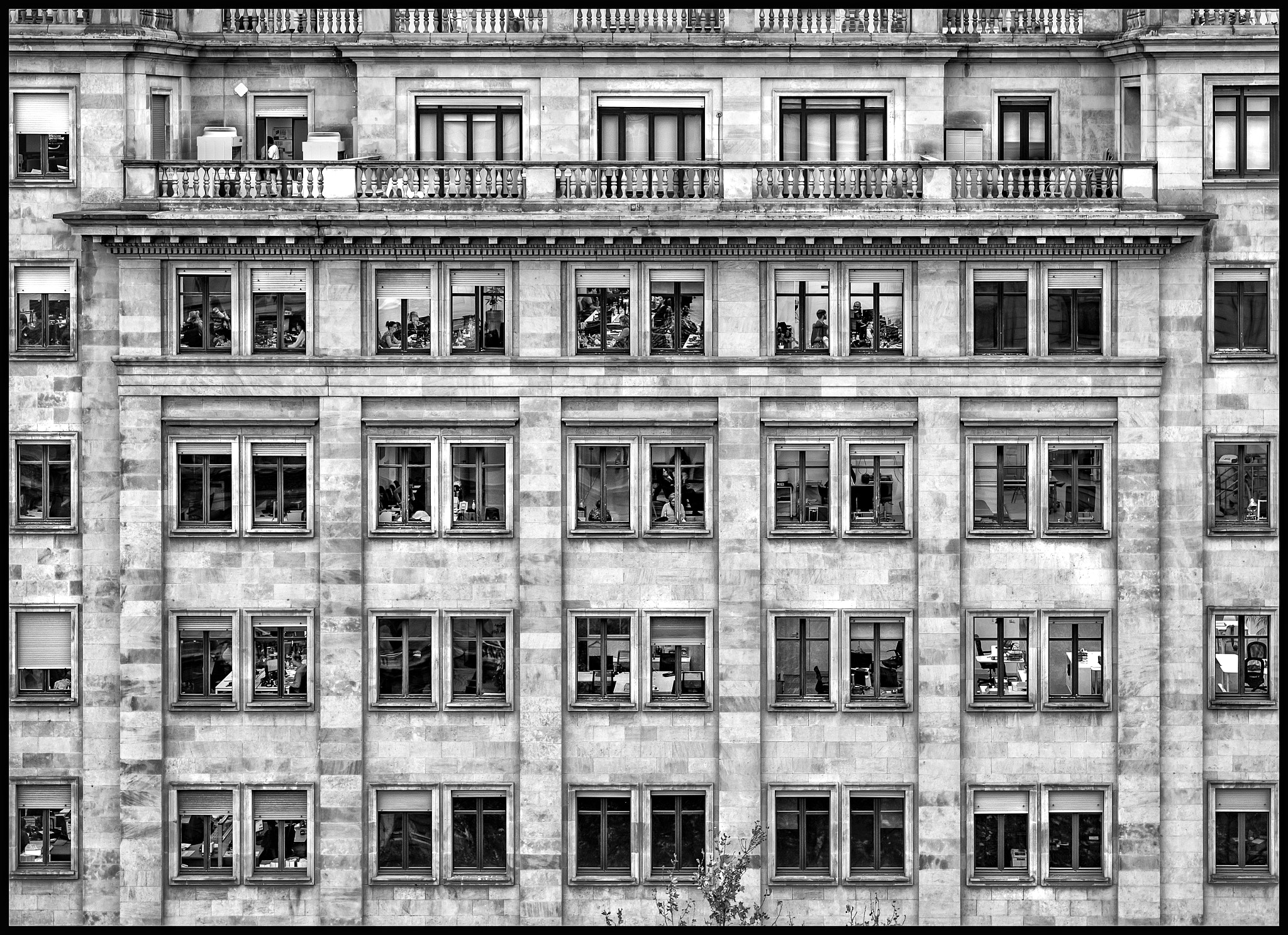 VARIO-ELMARIT 1:2.8-4.0/24-90mm ASPH. OIS sample photo. Trapped in windows...all with different stories... photography