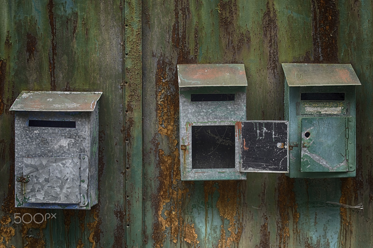 Canon EOS 80D + Canon EF 70-300mm F4-5.6L IS USM sample photo. Rusty letterboxes photography