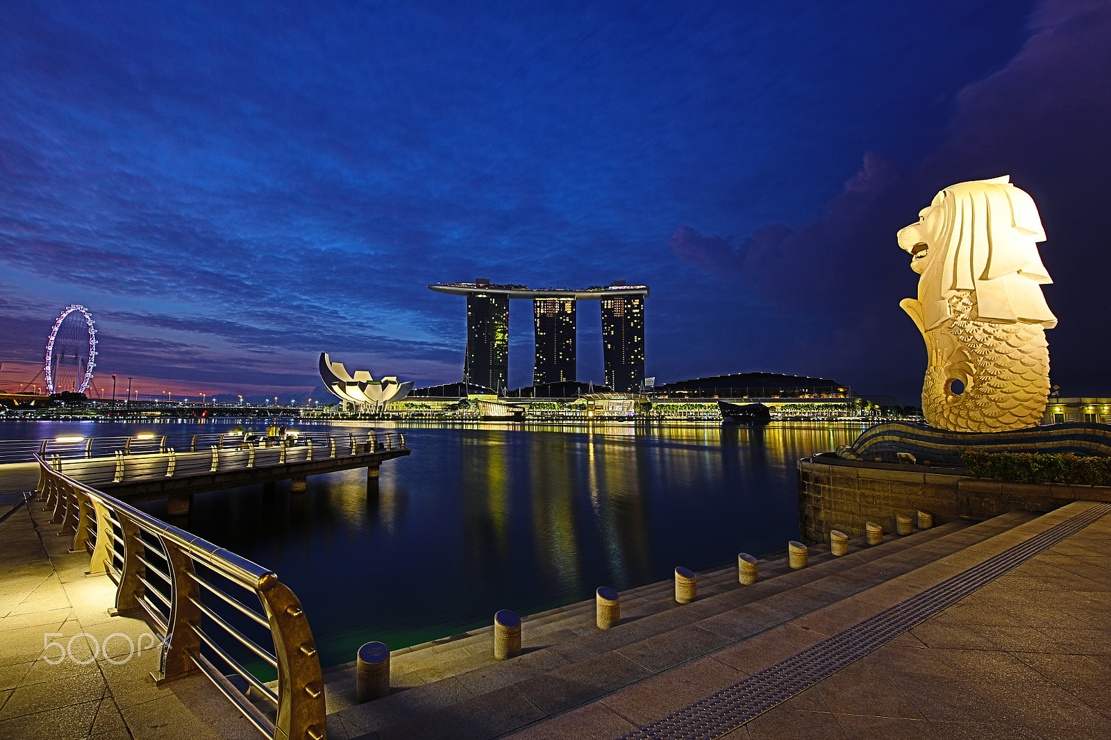 Canon EOS 5DS + Canon EF 300mm f/2.8L sample photo. Singapore sunrise photography