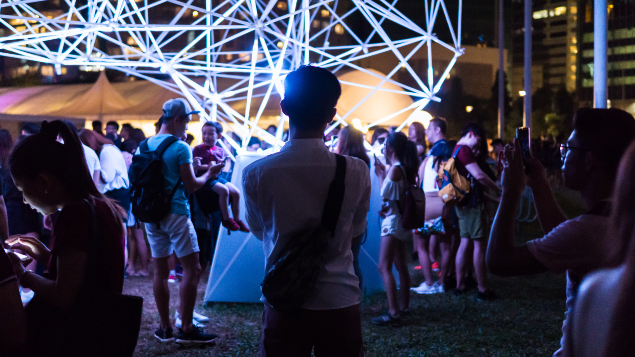Sony a5100 sample photo. Crowding isolation photography