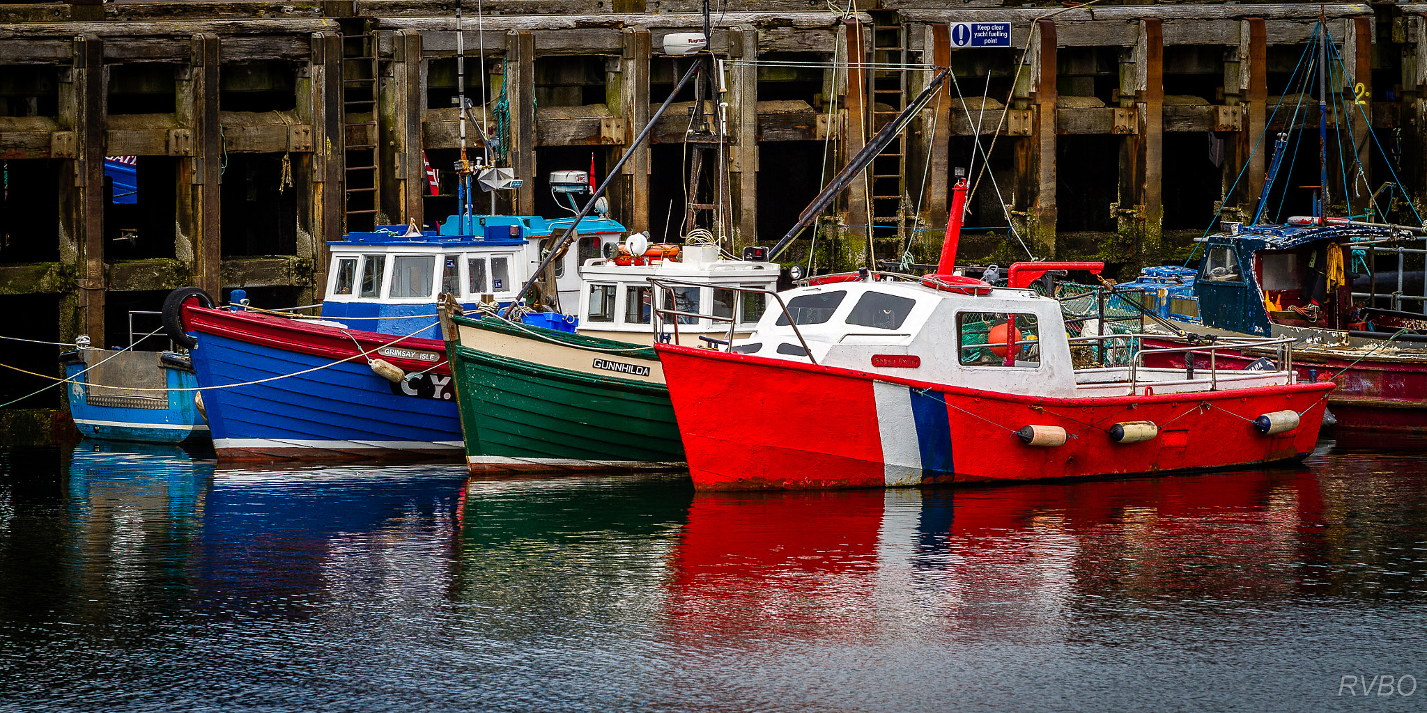 Canon EOS 7D + Canon EF 70-200mm F4L IS USM sample photo. Les couleurs de mallaig photography
