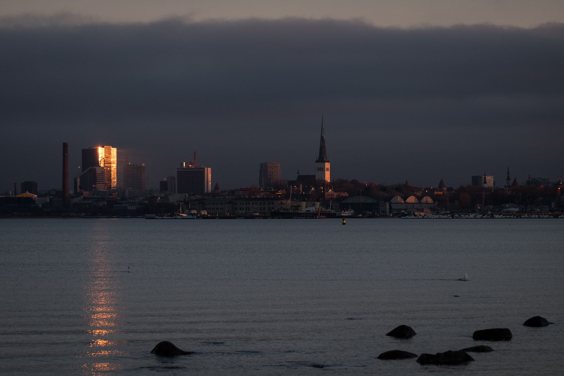 Fujifilm X-E2 + Fujifilm XF 55-200mm F3.5-4.8 R LM OIS sample photo. City in the @fire photography