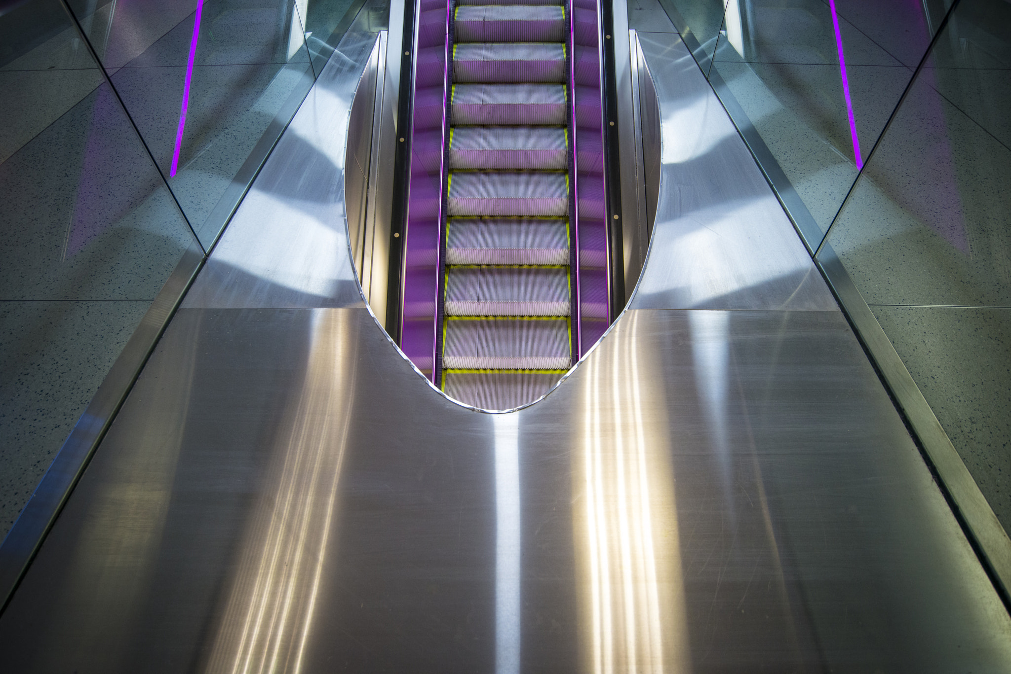 Nikon D800 + Nikon AF-S Nikkor 18-35mm F3.5-4.5G ED sample photo. Escalator ny penn station photography