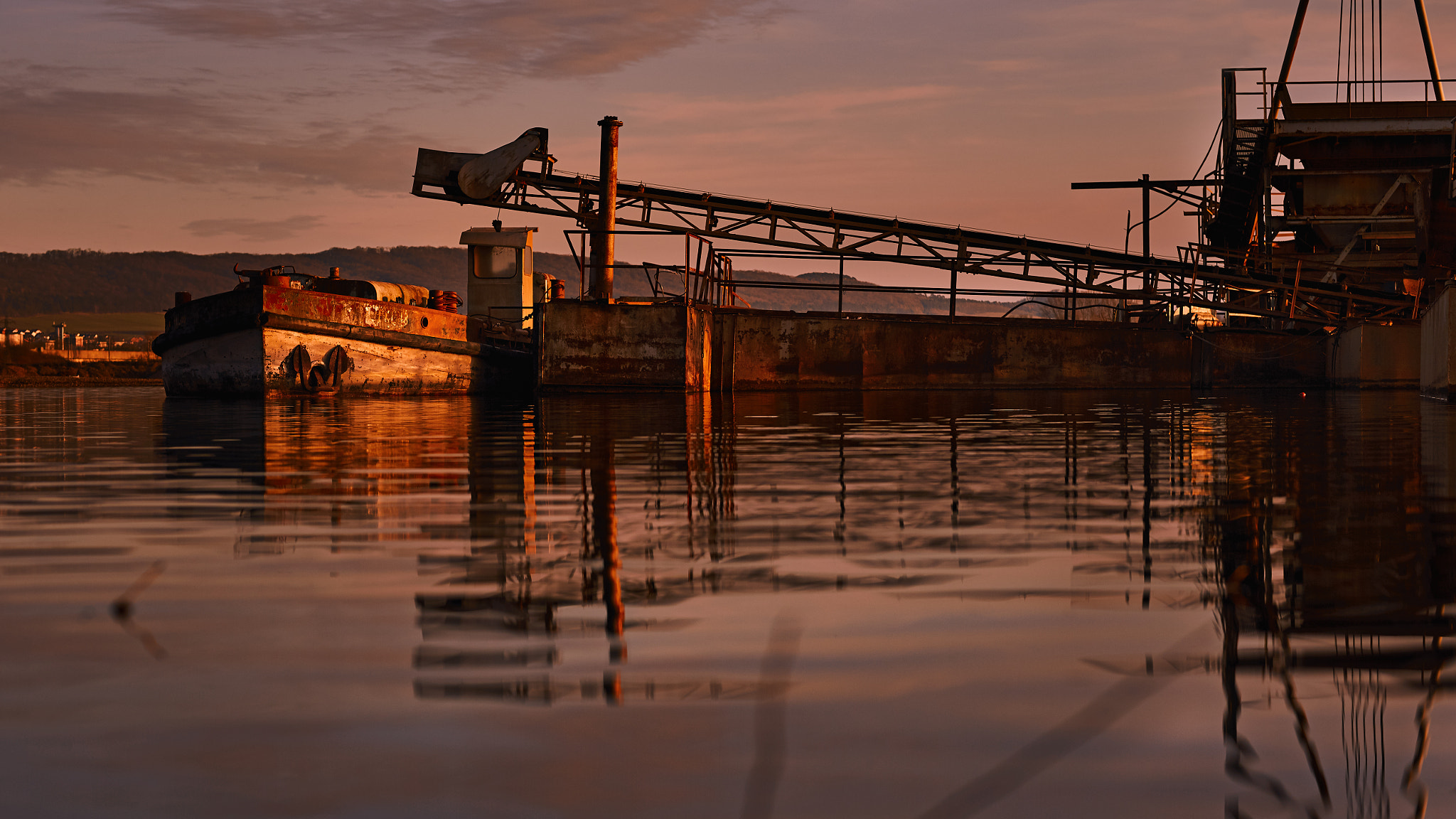 Canon EOS-1D X + Canon EF 85mm F1.2L II USM sample photo. Colourful sunset photography