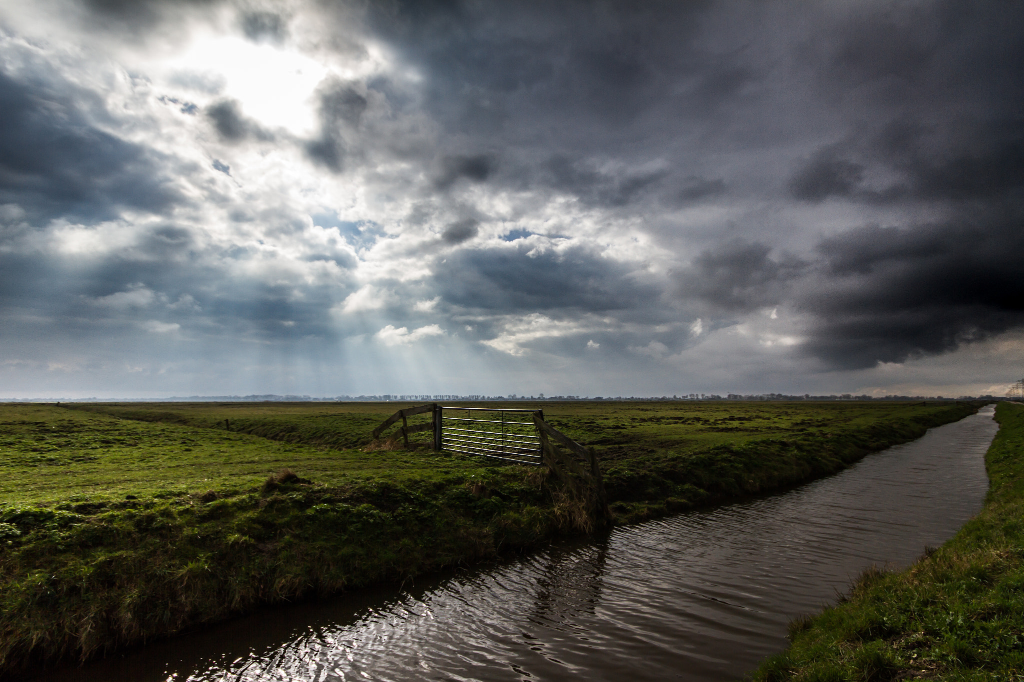 Canon EOS 7D + Sigma 10-20mm F4-5.6 EX DC HSM sample photo. Sun vs clouds photography