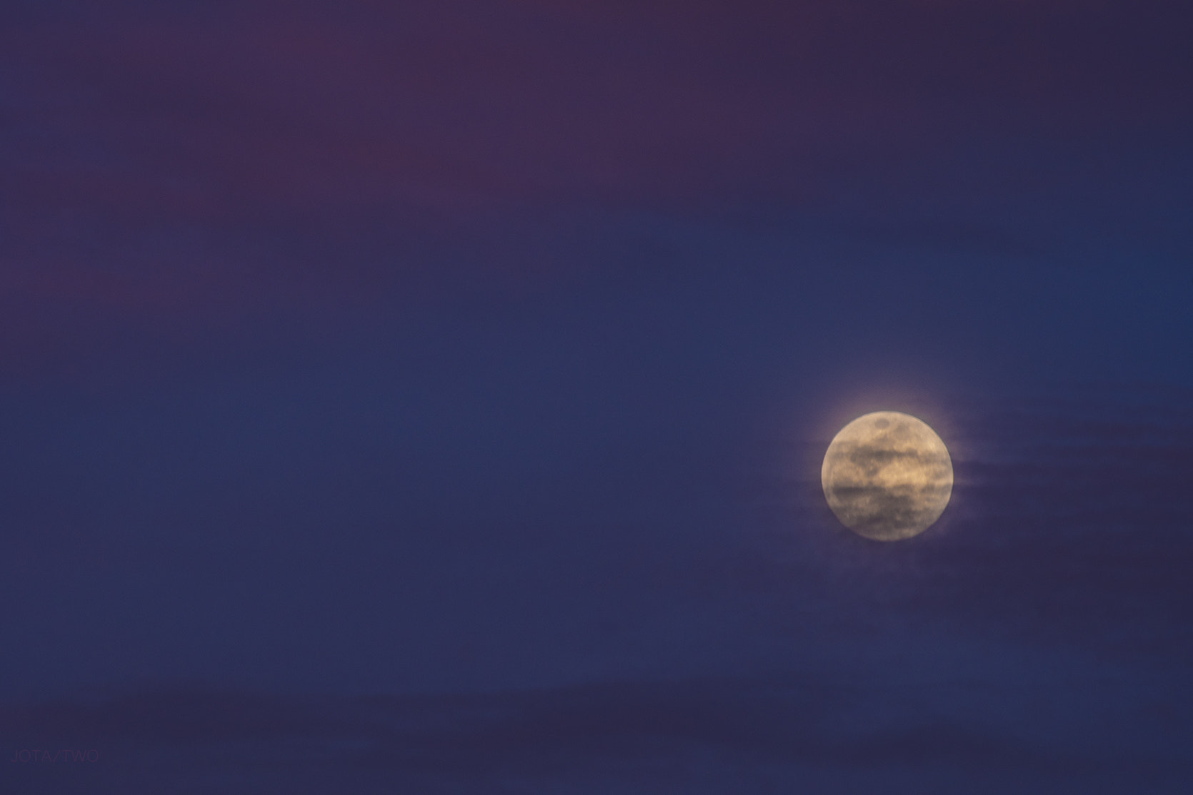 Nikon D500 sample photo. A la luna se le ve el ombligo photography