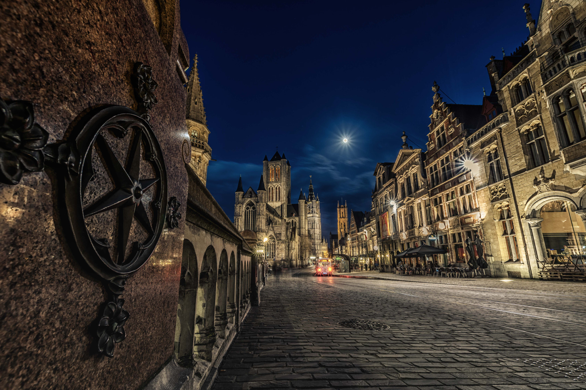 Sony ILCA-77M2 + Sigma 10-20mm F3.5 EX DC HSM sample photo. Ghent and its churches photography