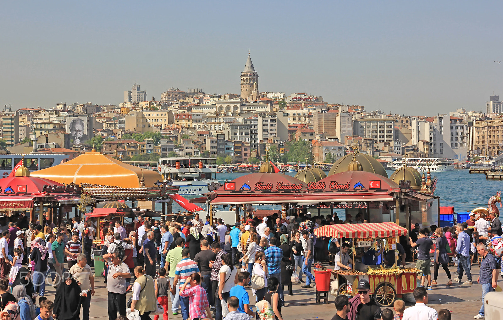 Canon EOS 550D (EOS Rebel T2i / EOS Kiss X4) sample photo. An ordinary day in eminönü photography