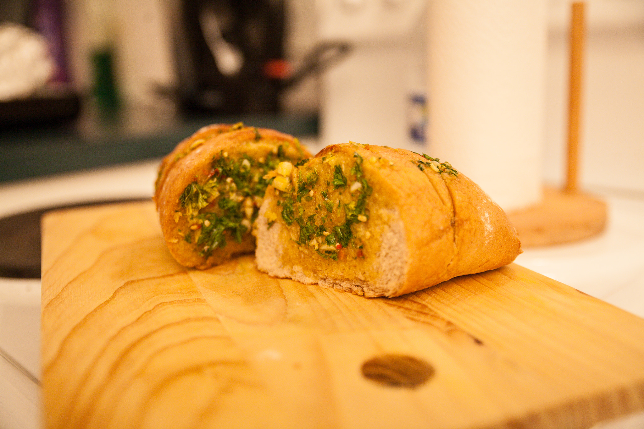 Canon EOS 5D + Canon 24.0-70.0 mm sample photo. Garlic bread photography