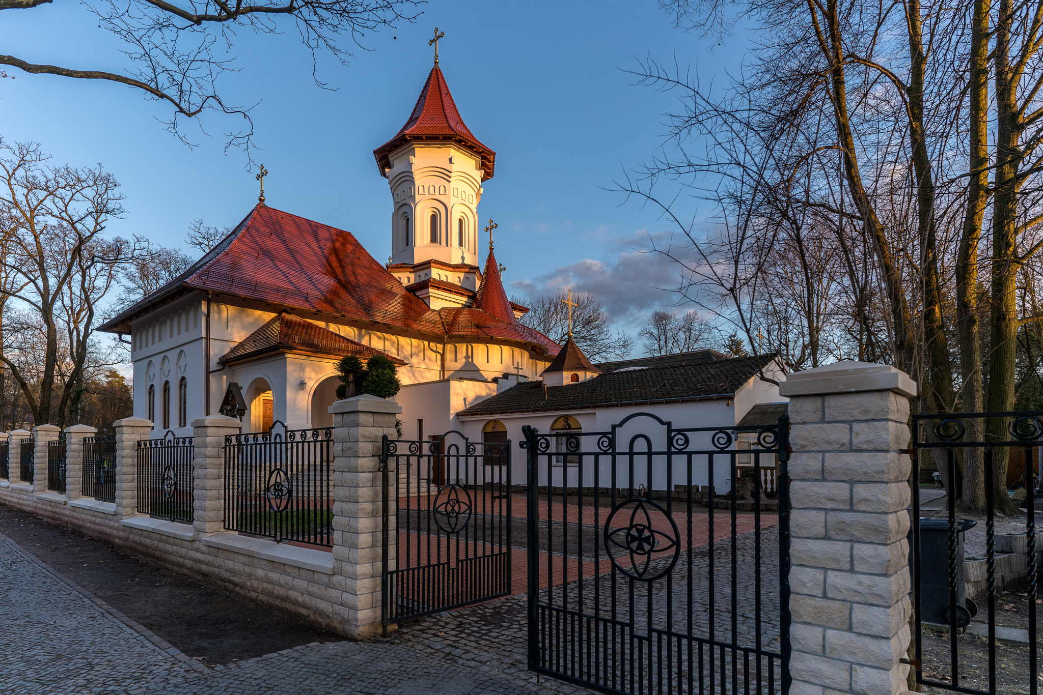 ZEISS Batis 18mm F2.8 sample photo. Schöne kleine kirche photography