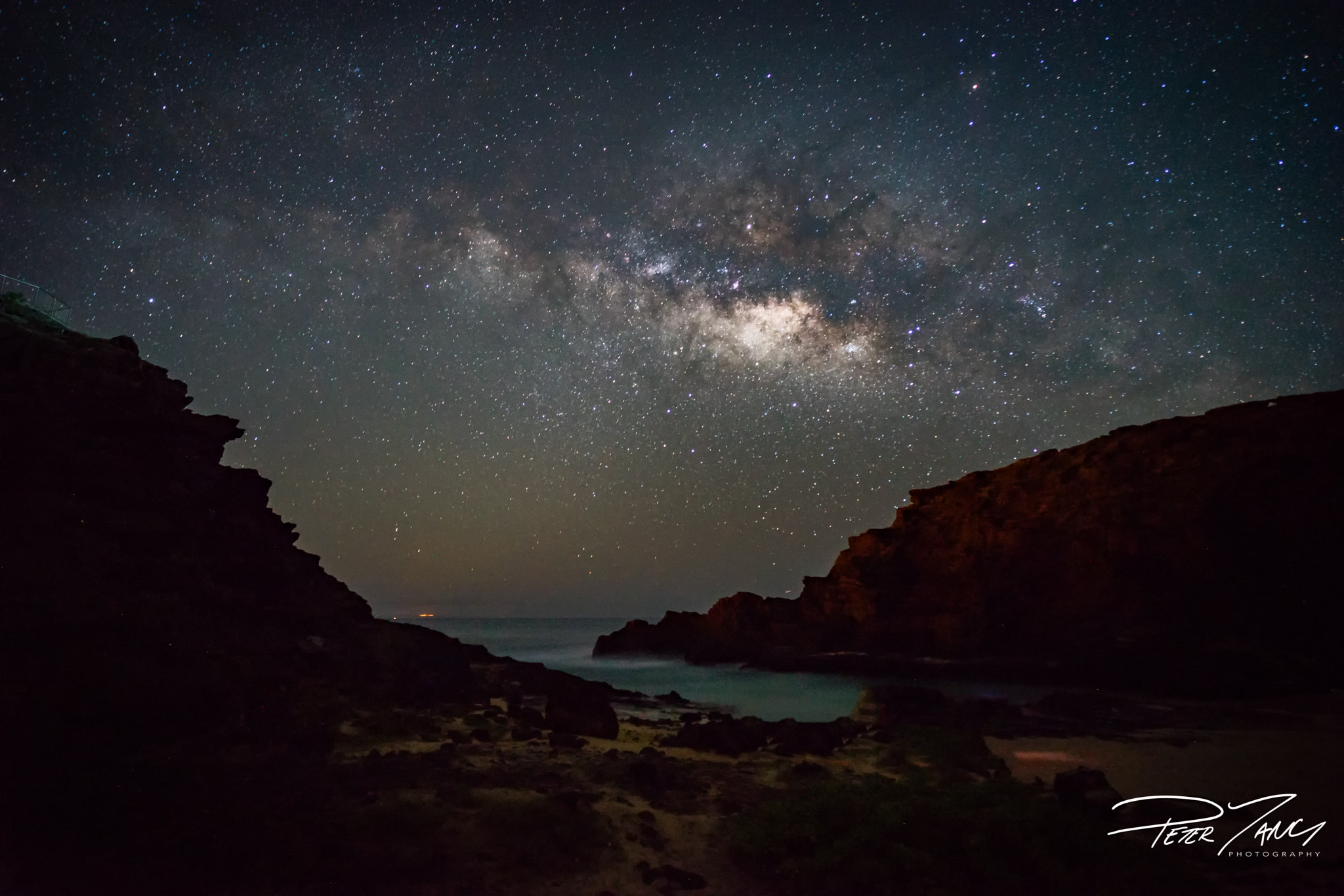 ZEISS Batis 18mm F2.8 sample photo. Milky way over halona cove photography