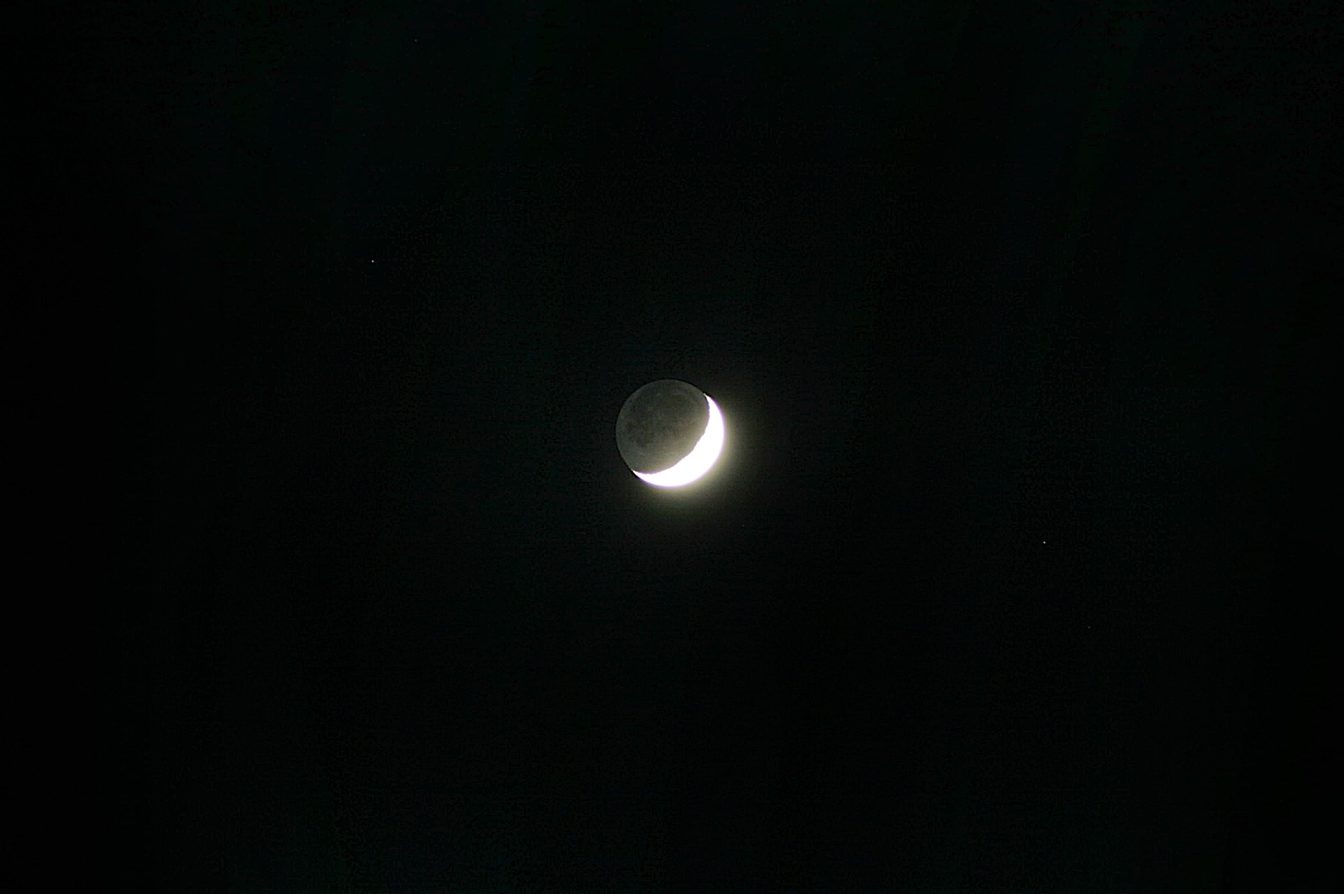 Canon EOS 400D (EOS Digital Rebel XTi / EOS Kiss Digital X) sample photo. Crescent moon - march 2017 photography