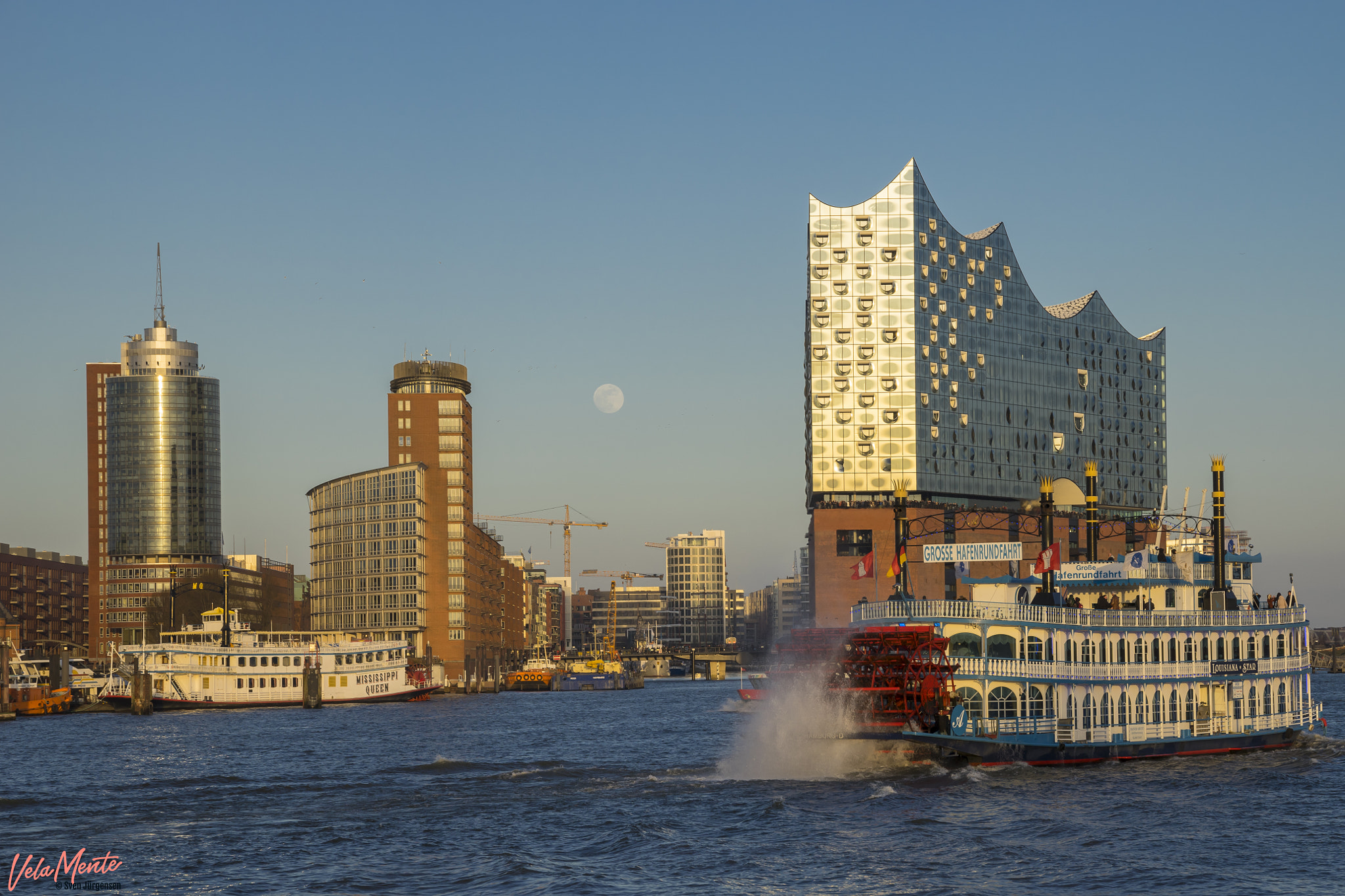 24-105mm F4 sample photo. Elbphilharmonie photography