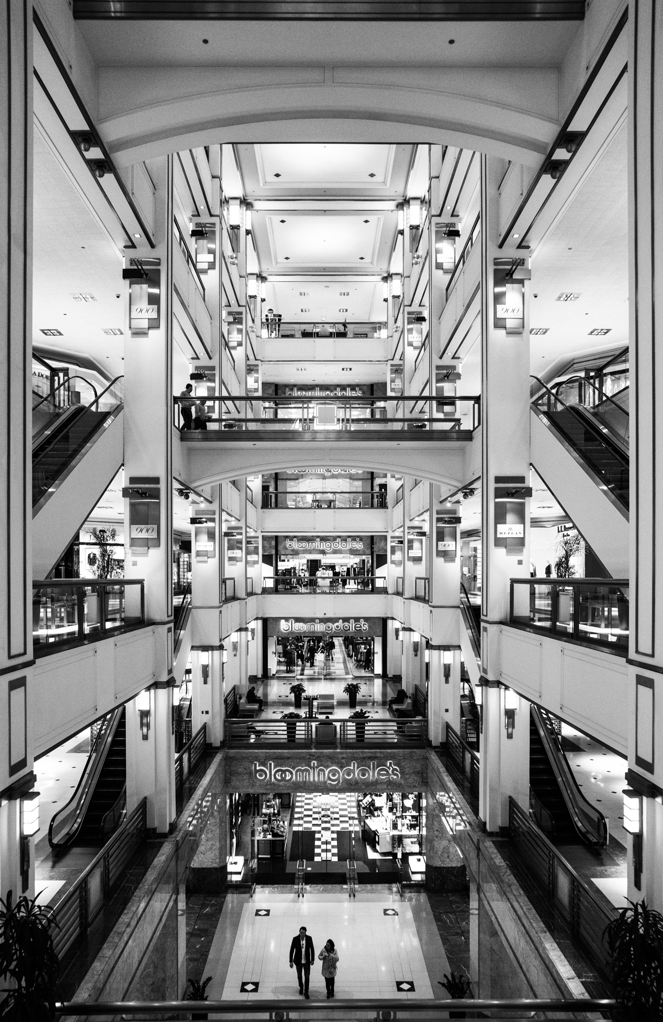 Sony a7R + Sony FE 24-240mm F3.5-6.3 OSS sample photo. Bloomingdale's photography