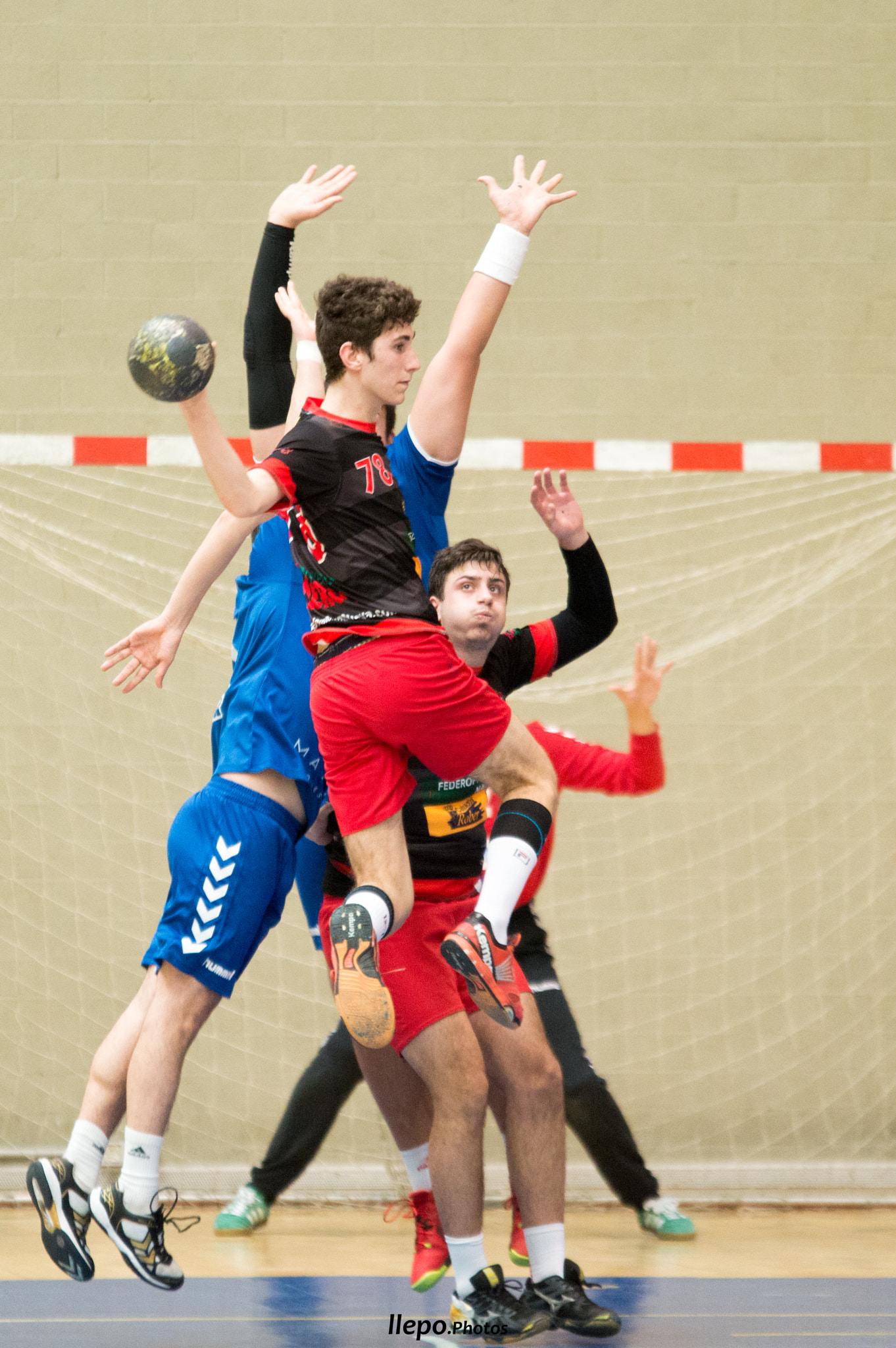 Sigma 70-200mm F2.8 EX DG OS HSM sample photo. Defensa fijada a por el siguiente photography