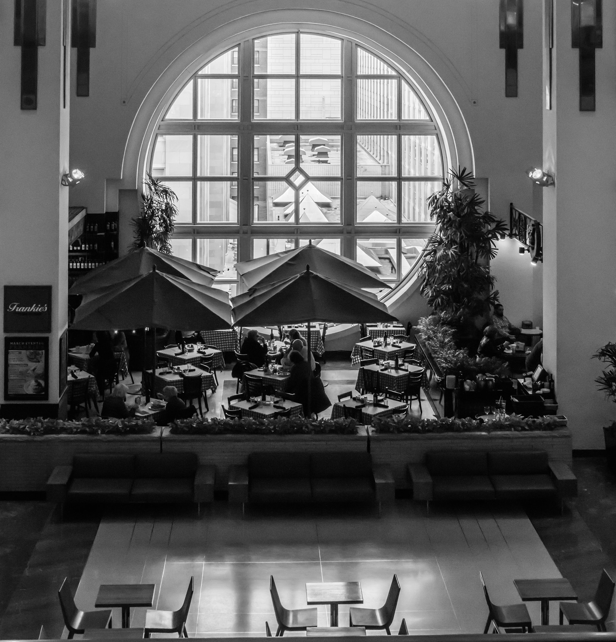 Sony a7R + Sony FE 24-240mm F3.5-6.3 OSS sample photo. Having lunch inside bloomingdale's photography