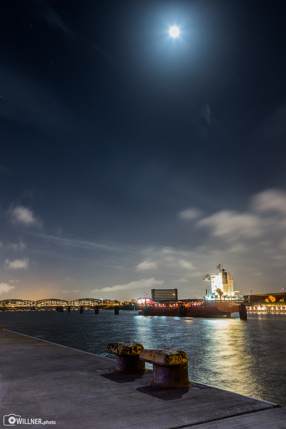 Canon EOS-1D X sample photo. Moonlight@hamburg photography