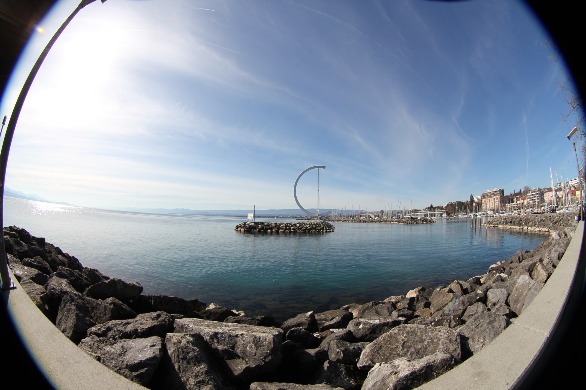 Canon EOS 550D (EOS Rebel T2i / EOS Kiss X4) + Canon EF 8-15mm F4L Fisheye USM sample photo. Lac léman photography