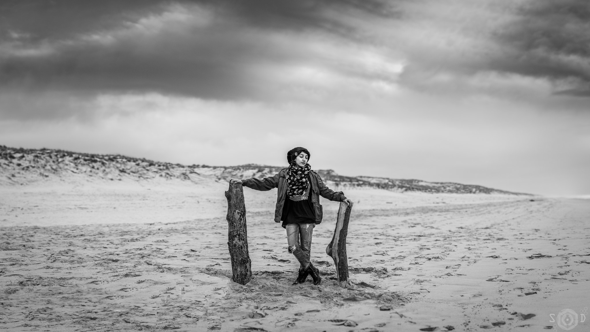 Canon EF 50mm F1.8 II sample photo. The girl with the wooden sticks photography