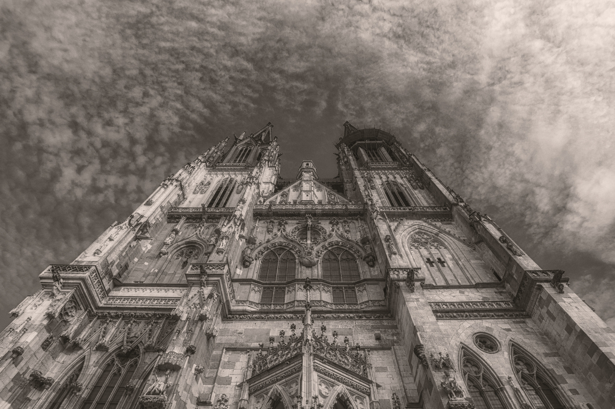 Sigma 10-20mm F3.5 EX DC HSM sample photo. Cathedral regensburg photography