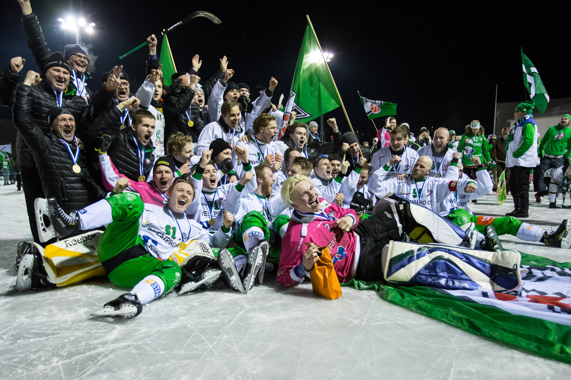 Canon EOS-1D X Mark II + Canon EF 16-35mm F2.8L USM sample photo. Bandyliiga champs  2017 veiterä, congrats. photography