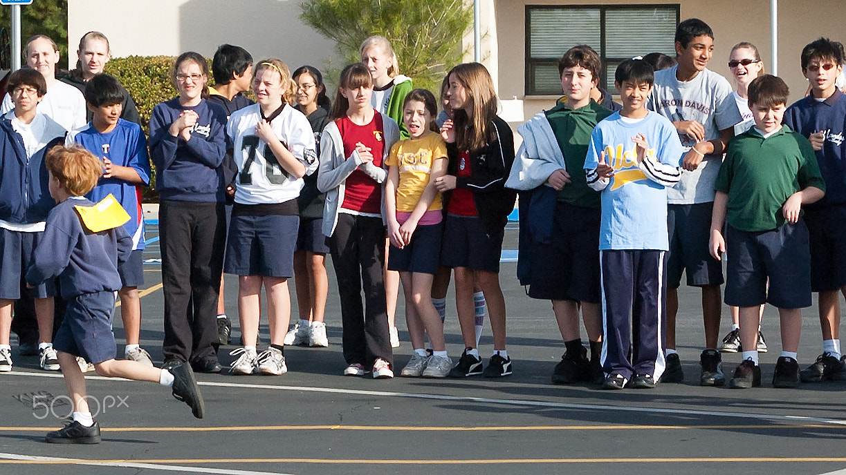 Nikon D70s sample photo. Cheering on runners o photography