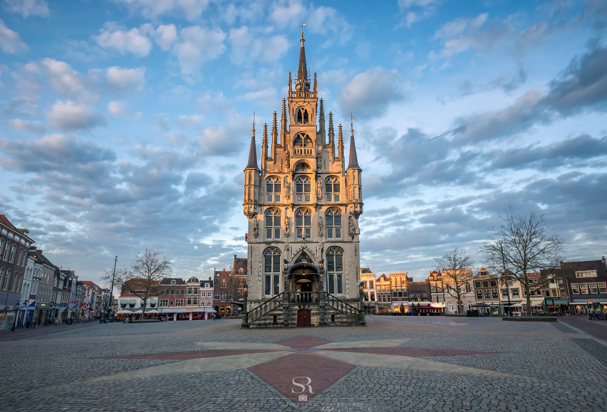 Canon EF 16-35mm F4L IS USM sample photo. Town hall of gouda photography