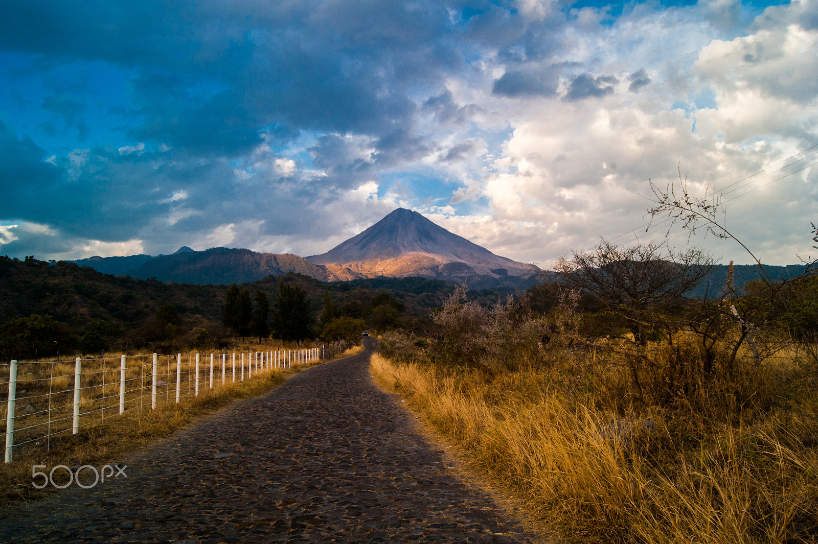 Sony Alpha DSLR-A380 + Sony DT 18-55mm F3.5-5.6 SAM sample photo. Road to the dome photography