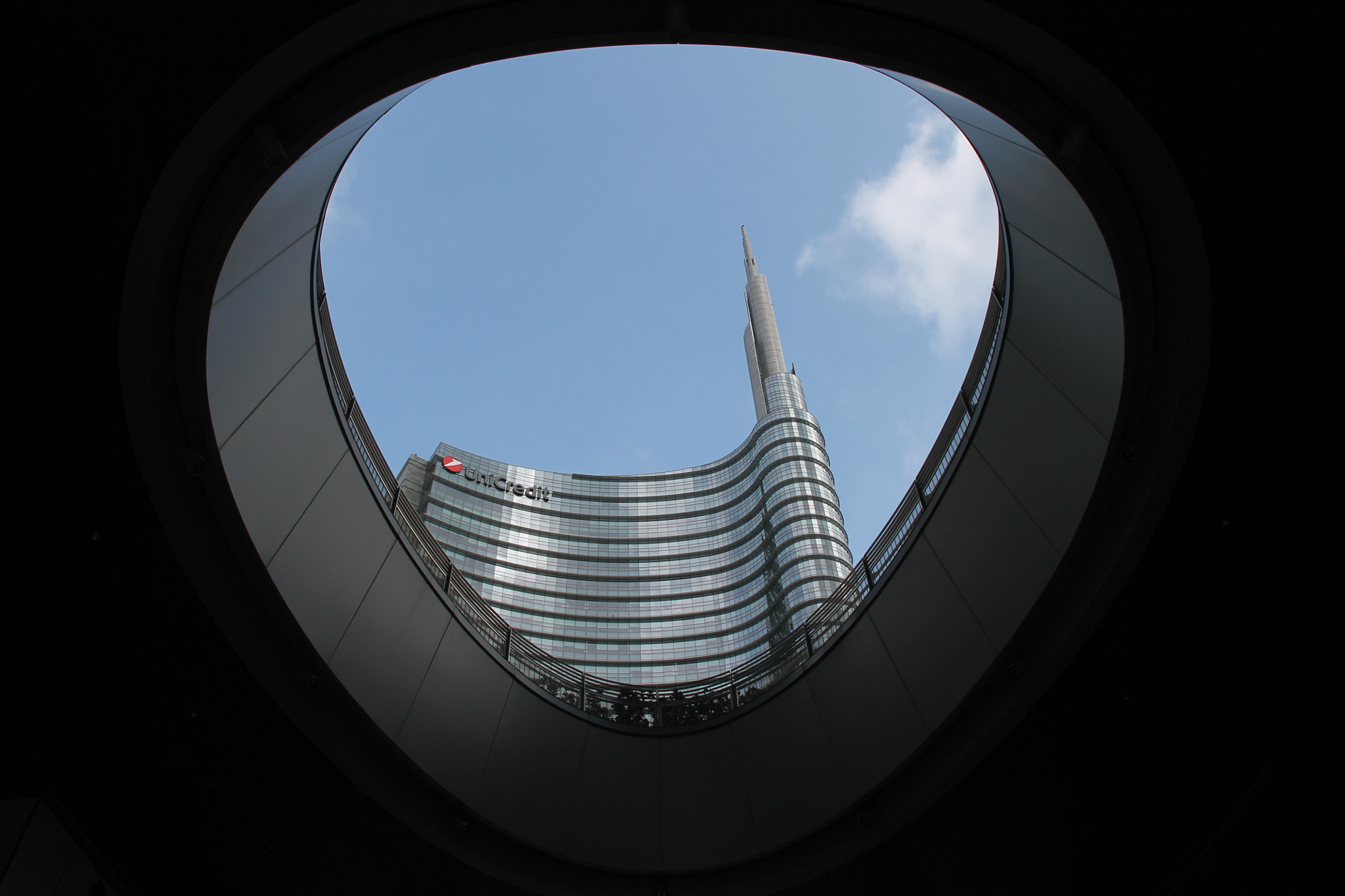 Canon EOS 1100D (EOS Rebel T3 / EOS Kiss X50) sample photo. Unicredit tower photography