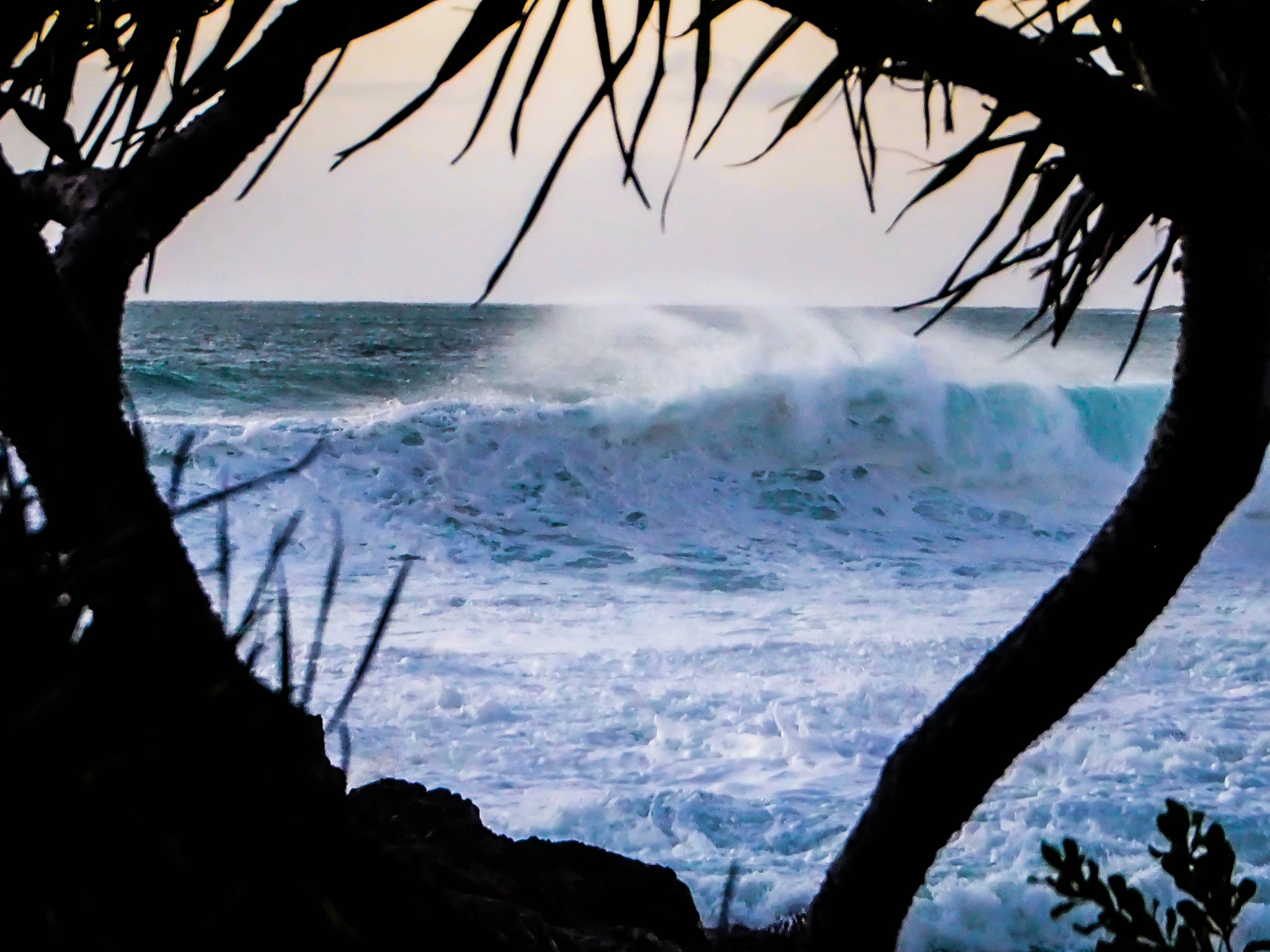 Olympus PEN E-PL5 sample photo. Angry sea photography