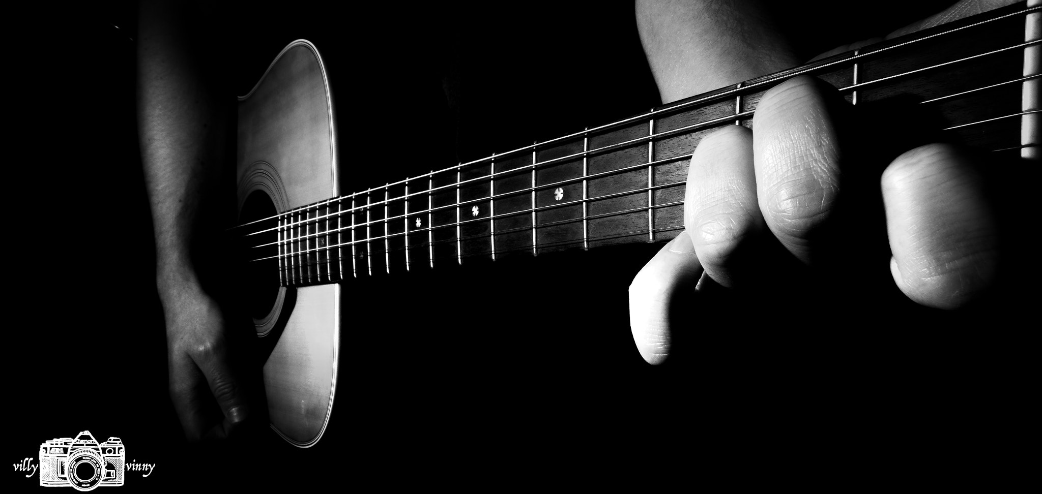 Sigma 10-20mm F4-5.6 EX DC HSM sample photo. Guitare player photography