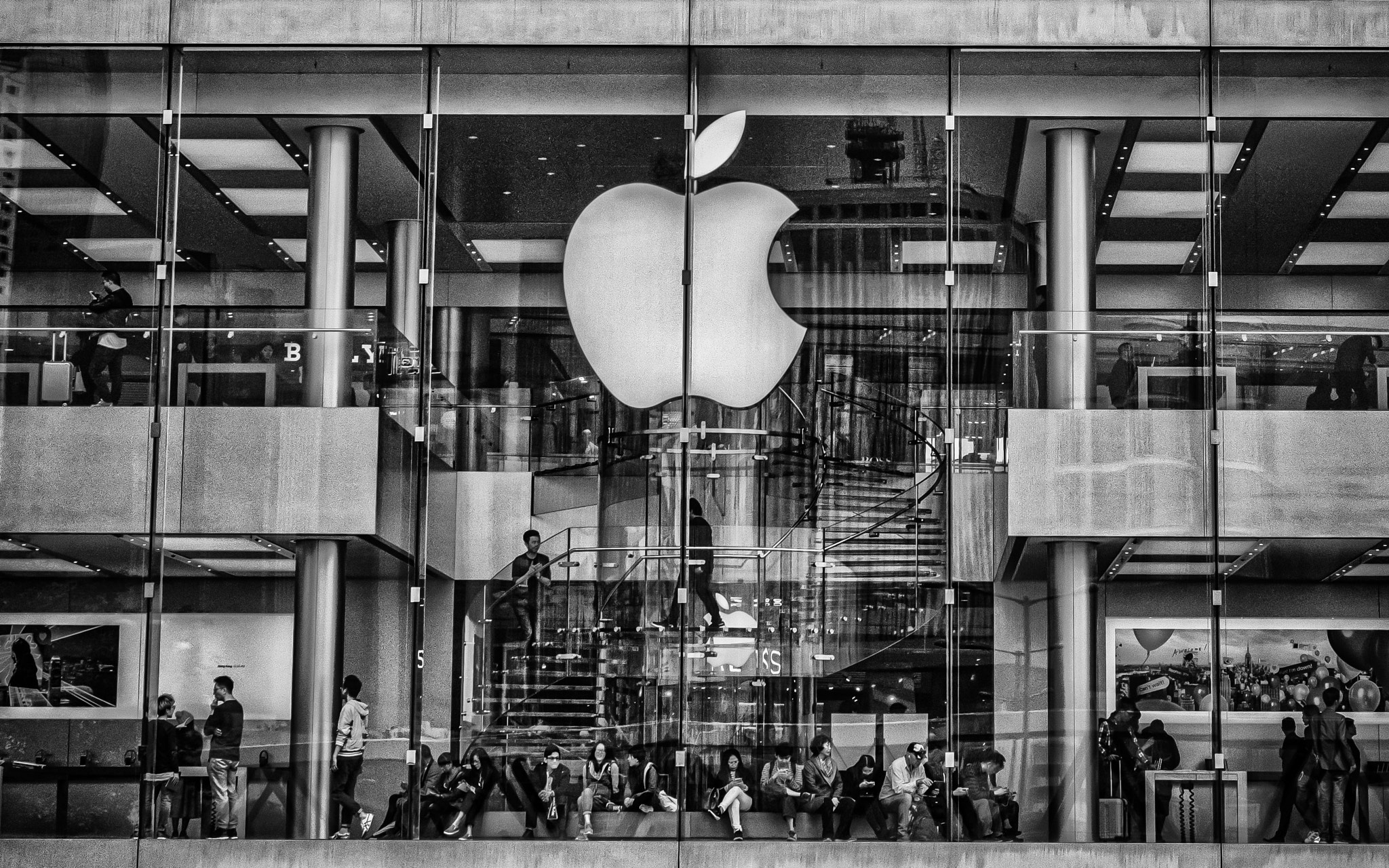 Olympus PEN-F + Olympus M.Zuiko Digital ED 12-40mm F2.8 Pro sample photo. Apple store in ifc mall, hong kong photography