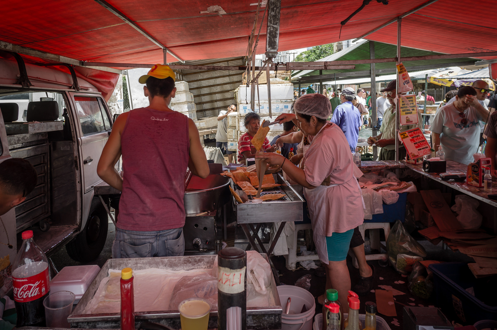 Sony Alpha NEX-5N + Sony E 16mm F2.8 sample photo. Farms market and street food - 'pastel' photography