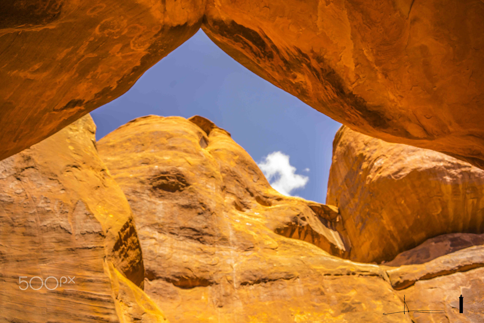 Sony a7R + Sony Sonnar T* FE 35mm F2.8 ZA sample photo. Pyramid of moab utah (ref:73-moab-317) photography