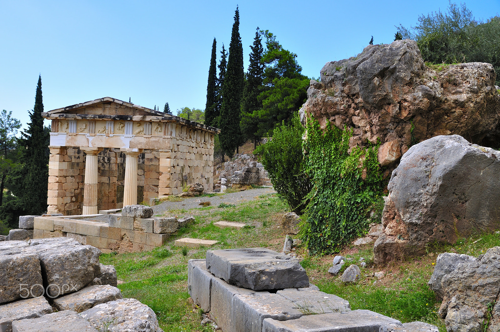 Nikon D90 + Sigma 17-70mm F2.8-4 DC Macro OS HSM sample photo. Delphi ruins in greece photography