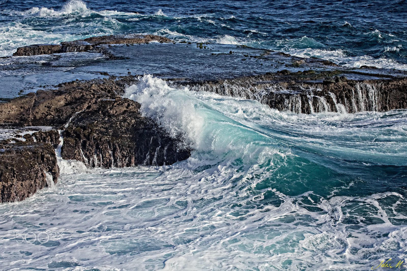 Sigma 55-200mm f/4-5.6 DC sample photo. Une vague photography