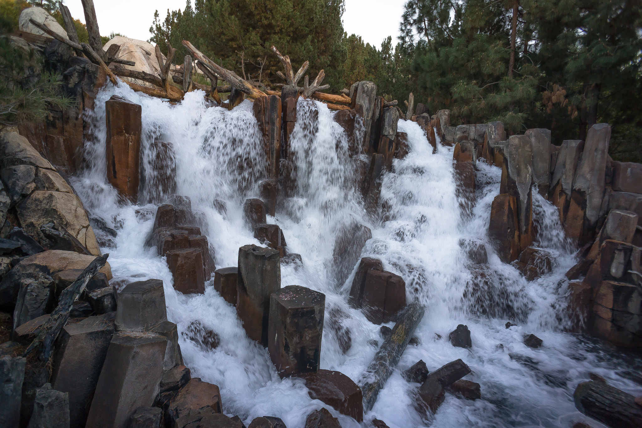 Sony Alpha NEX-7 + Sony E 16mm F2.8 sample photo. Looks real photography